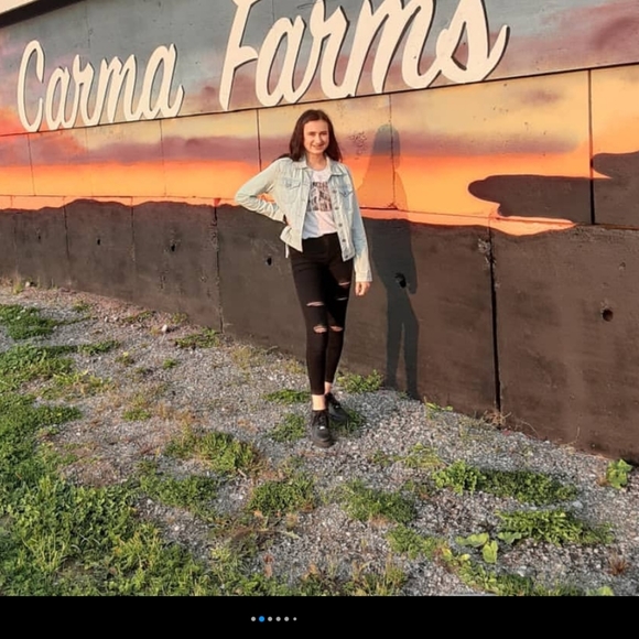 Meet your Posher, Christina - Picture 1 of 1